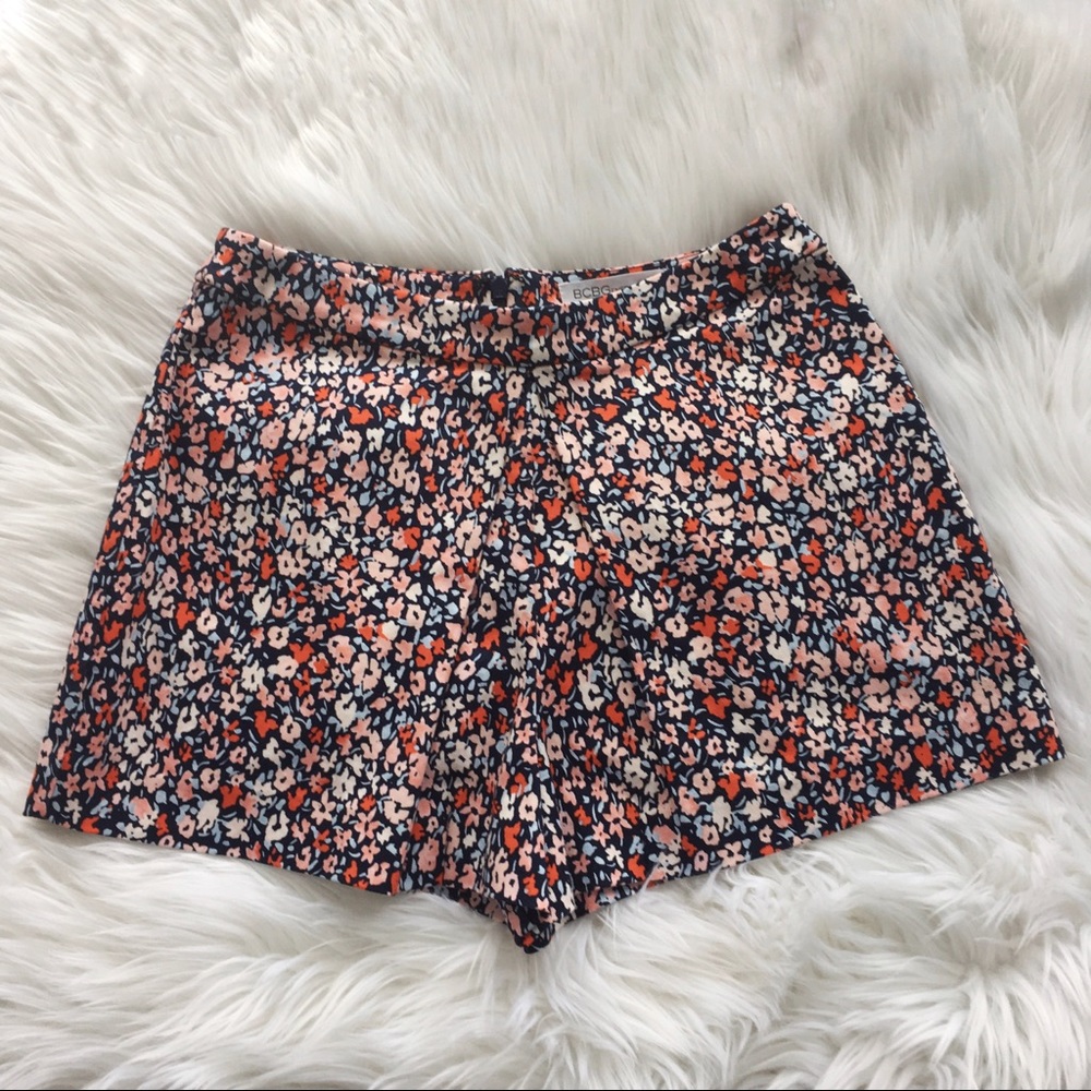 NWOT BCBGeneration Floral Pleated Front Shorts 4 S - Picture 7 of 8